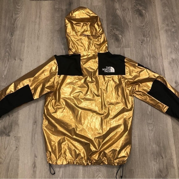 SUPREME x The North Face Gold Metallic Mountain‎ Parka Size Medium NWT - Picture 14 of 16